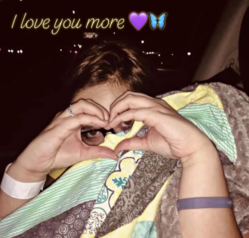 Lindsey making a heart with her hands